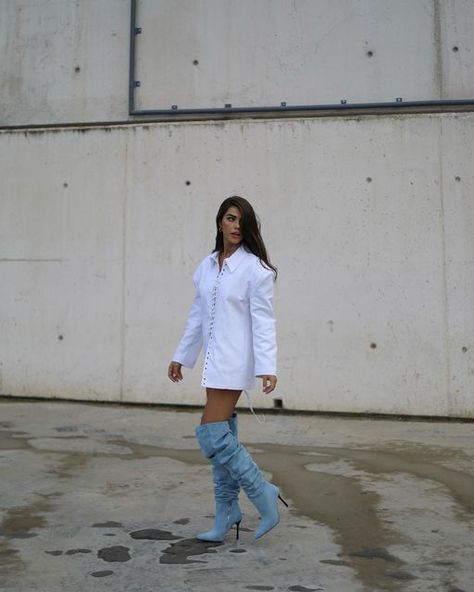 Violeta Mangriñan on Instagram: "🔗" Denim Ankle Boots Outfit, Denim Boots Outfit Black Women, Denim Boots Outfit, Outfits With Knee High Boots, Demin Outfit, League Fits, Bday Photoshoot, White Boots Outfit, Outfit Botas