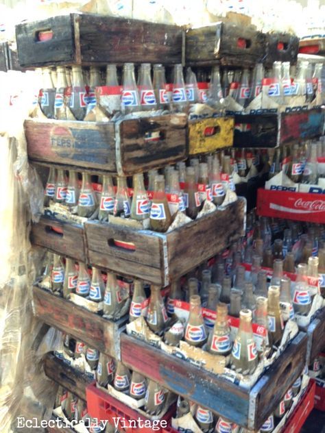 Free 2000 soda crates - take all you want.  Holy moley. Pepsi Vintage, Carolina Do Norte, Vintage Soda Bottles, Vintage Crates, Vintage Pepsi, Vintage Soda, Vintage Collections, Pepsi Cola, Unusual Things