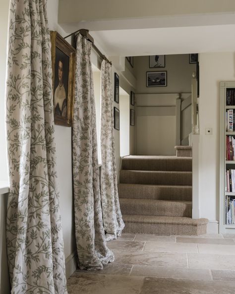 Gloucestershire Country House | Sutton House Interiors English Country House Decor, Classic English Style, Sutton House, Cottage Curtains, Georgian Interiors, White Interiors, Country House Interior, English Decor, Country Cottage Decor