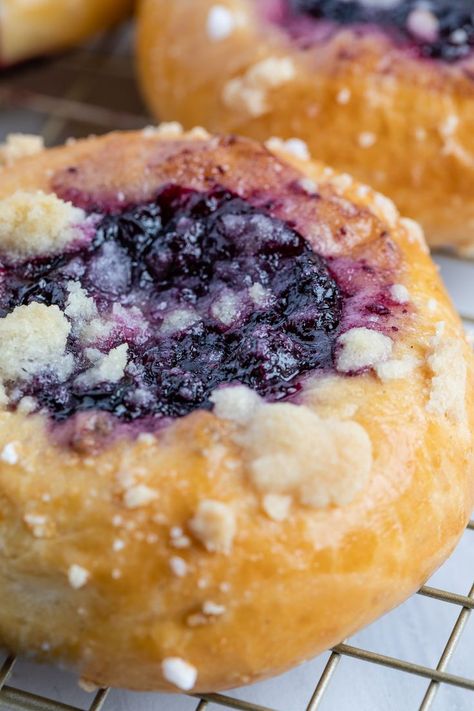 Blueberry Streusel Kolache Sweet Bread Yeast Desserts, Bohemian Recipes, Kolache Recipe, Blueberry Streusel, Blueberry Filling, Breakfast Donuts, Pearl Sugar, Czech Recipes, Streusel Topping