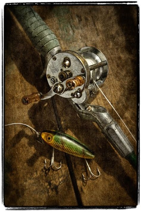 Old Lure and Old Rod Vintage Lures, Old Fishing Lures, Vintage Fishing Reels, Custom Fishing Rods, Antique Fishing Lures, Fly Fishing Art, Fishing Art, Topwater Lures, Fish Artwork