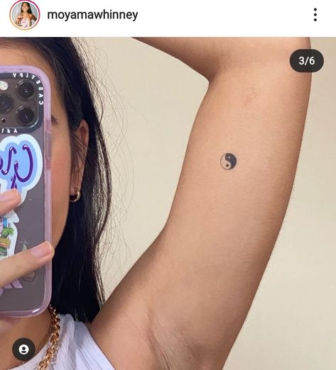 Tattoo Machine Tattoo, Ying Yang Tattoo, Yang Tattoo, Yin Yang Tattoos, Single Needle Tattoo, Tattoo Aesthetic, Machine Tattoo, Handpoke Tattoo, Petite Tattoos