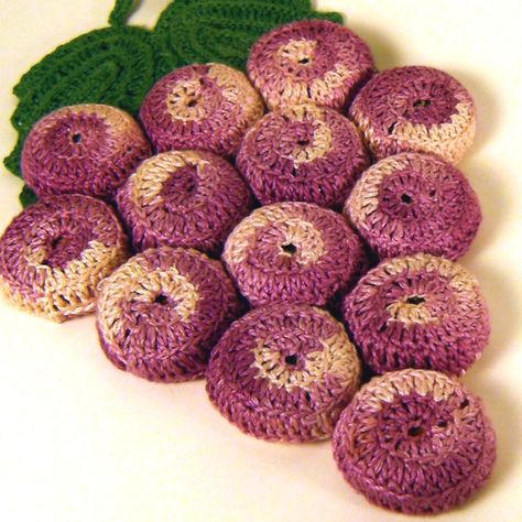 Vintage trivet - crochet bottle caps.  I remember my mom and grandma having these.  I may have to try. Grapes Crochet, Grape Crochet, Winery Kitchen, Crochet Grapes, Crochet Beer, Bunch Of Grapes, Wine Party, Bottle Cap Crafts, Crochet Potholders