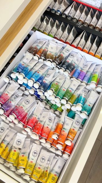 Painting Materials Art Supplies Aesthetic, Aesthetic Art Supplies, Satisfying Aesthetic, Craft Closet Organization, Art Supplies Gift, Art Supplies List, Professional Art Supplies, Eureka Moment, Gouache Paints