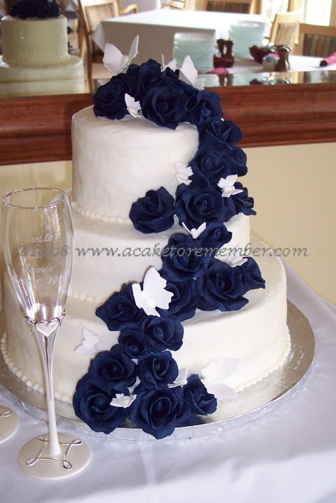 Love this cake and its blue chocolate Red Rose Wedding Cake, Navy Blue Wedding Cakes, Wedding Cake Navy, Wedding Cake Roses, Wedding Cakes Blue, Blue Inspiration, Blue Cakes, Navy Blue Wedding, Navy Wedding