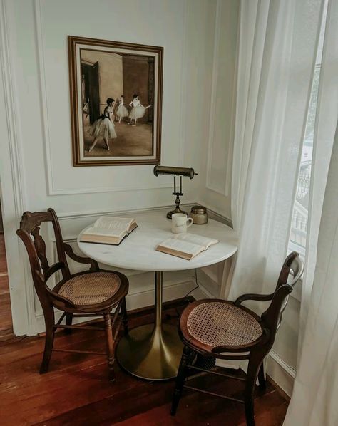 Condo Inspiration, Practical Home Decor, Minimalist Apartment Decor, Parisian Interior, Casa Vintage, Small Dining Table, Interior Aesthetic, Home Design Living Room, Dining Nook