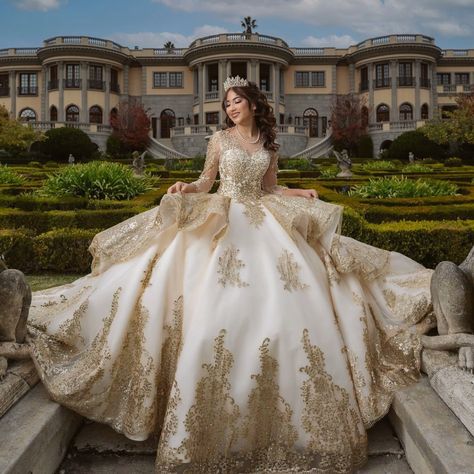 White Quince Dress, Champagne Quince Dresses, Gold Quince Dress, Ball Gown Gold, Xv Dresses, Champagne Quinceanera Dresses, Quinceanera Themes Dresses, Charro Quinceanera Dresses, White Quinceanera Dresses