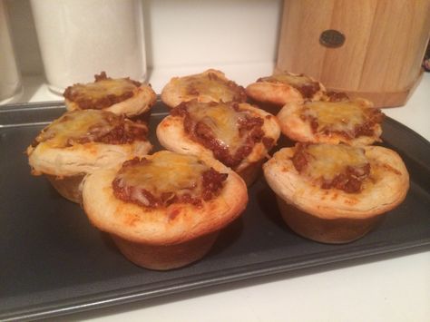 Cheeseburger cups Brown 1 lb ground turkey/beef Drain Add 1/2 cup ketchup 2 tbsp brown sugar 1tsp mustard 1 tbsp minced garlic Heat oven to 350 Take one can biscuits and flatten slightly to line a cupcake tin. Once you line the tin with the biscuits fill each cup with filling and bake for 14-16 min. Once done add your favorite cheese and place back in oven for 1-2 min until melted. Serve with grilled onions or pickles. Can also use a mini cupcake tin for snacks!! Cheeseburger Cups, Canned Biscuits, Mini Cupcake, Cupcake Tins, Grilled Onions, Ground Turkey, Mini Cupcakes, Minced Garlic, Ketchup