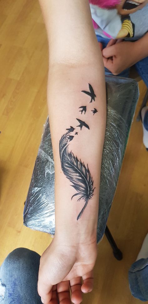 Feather Tattoo Wrist, Feather With Birds Tattoo, Johannes Brahms, Ankle Tattoos For Women, Cool Wrist Tattoos, Feather Tattoo Design, Foot Tattoos For Women, Tattoos Geometric, Wrist Tattoos For Women