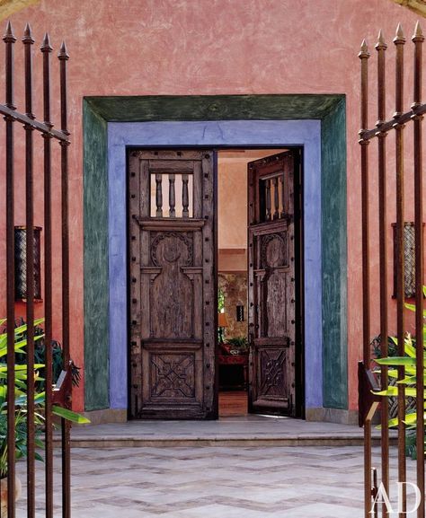 Industrial Style House, Spanish Doors, House Courtyard, Wooden Door Entrance, Beautiful Mexico, Malibu Beach House, Beautiful Front Doors, Casas Coloniales, Door Entry