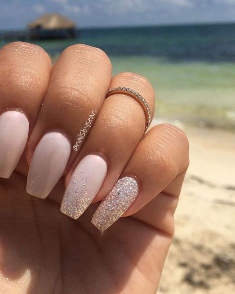 50 idées de nail art été! Quels sont les motifs et les couleurs les plus populaires? Sparkle Nail Designs, Manicure Nail Designs, Super Nails, Nail Art Wedding, Sparkle Nails, Nail Swag, Beauty Nail, Nail Art Summer, Nail Arts