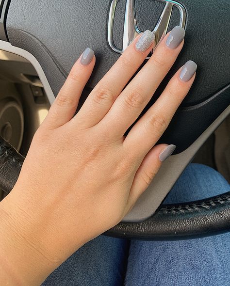 Gray Iridescent Nails, Silver Nails Dip Powder, Sparkle Grey Nails, Silver Dip Powder Nails, Silver Gray Nails, Grey Dip Powder Nails, Grey Dip Nails, Silver Grey Dress, Nails Dip Powder