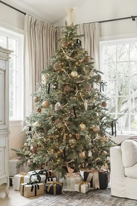 Bronze And Neutral Christmas Tree, Christmas Tree Inspo, Neutral Christmas Decor, Christmas Tree Decorating Themes, Neutral Christmas, Christmas Decor Inspiration, Christmas Tours, Christmas Tree Inspiration, Christmas Interiors