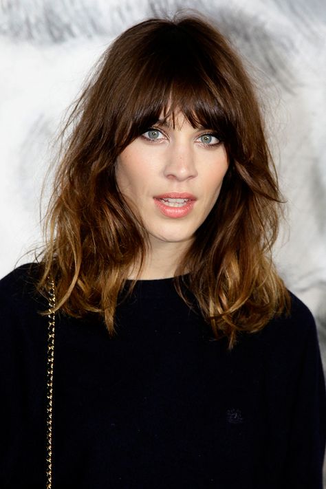 alexa chung - long bangs + color Alexa Chung Hair, Side Ideas, Messy Bob Hairstyles, Glamour Uk, Fringe Hairstyles, Long Bob Hairstyles, Long Hair With Bangs, Mid Length Hair, Long Bob