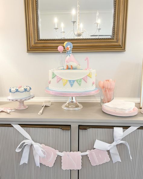 All the little details 🌸🎈 . . . First birthday party | Girl birthday | Classic birthday party | Kids birthday #firstbirthday #firstbirthdaydecor #firstbirthdayideas Preemie First Birthday Ideas, First Birthday Party Girl, Classic Birthday Party, First Birthday Ideas, Classic Birthday, Birthday Party Girl, Party Girl, First Birthday Party, Baby Things