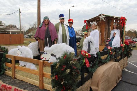 Nativity Scene Float Ideas, Nativity Float Parade, Nativity Parade Float, Nativity Parade Float Ideas, Christmas Parade Floats Diy, Church Christmas Parade Float Ideas Diy, Church Christmas Float Ideas, Christmas Parade Truck Ideas, Church Parade Float Ideas