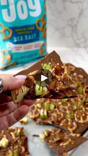 77 reactions · 16 shares | Caramel Apple Pretzel Bark! The perfect fall treat that is super simple to make and tastes great—combines the best flavors of caramel apples, chocolate, and pretzels!

Ingredients 
8 oz chocolate chips 
1 tbsp coconut oil
20-25 sea salt pretzels
1 green Granny Smith apple
1/2 cup caramel sauce 
Flaky sea salt 

Instructions 
In a bowl, add the chocolate chips and coconut oil.
Microwave for 2-3 30-second increments until fully melted, stirring in between. Repeat as needed. Next, chop the apple into small pieces and set aside. On a parchment lined baking sheet, spread the chocolate into an even layer. Reserve some of the chocolate to drizzle on at the end. Next, add the pretzels in rows.
Spread the apple pieces on top. Drizzle caramel sauce on top, followed by rema Pretzel Caramel Apples, Apple Caramel Pretzel Bites, Pretzel Caramel Apple Bites, Apple Carmel Pretzel Bites, Chocolate Caramel Pretzel Apple, Pretzel Chocolate Bites, Apple Pretzels, 2 Ingredient Cookies, Pretzel Bark