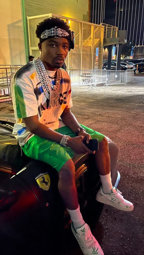 Roddy Rich, Ayo And Teo, Roddy Ricch, Popular Rappers, Rapper Style, Image Swag, Boy Fits, Social Media Influencer, Friend Photos