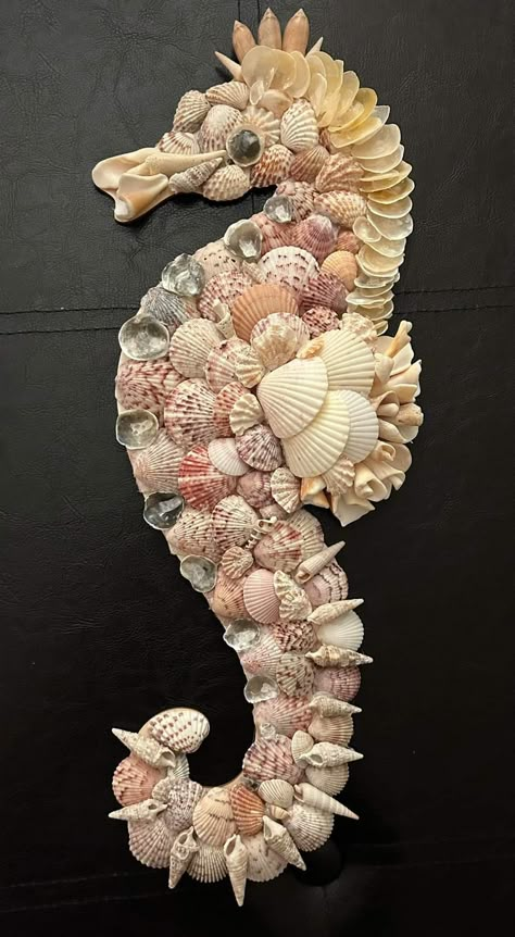 Not mine Diy Seahorse, Beaches In South Carolina, Seashell Art Diy, Beachy Wall Art, Abstract Painting Acrylic Modern, Beach Themed Crafts, Stone Pictures Pebble Art, Seahorse Art, Art Coquillage