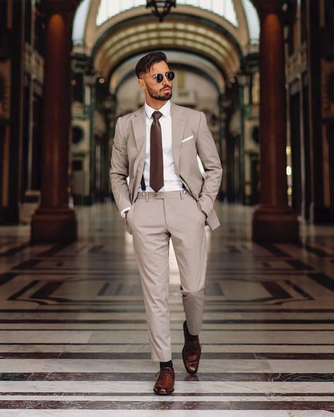 Photo Pose In Suit, Pose In Suit, Photography Poses Ideas, Stylish Photo, Stylish Photo Pose, Business Portrait, Photo Pose For Man, Business Photos, Male Poses