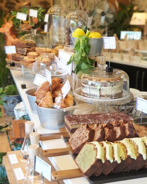 Bakery Farmers Market, Cake Stall, Pastry Display, Home Bakery Business, Bakery Shop Design, Bakery Interior, Bakery Design Interior, Small Coffee Shop, Bread Shop