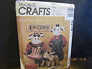 Vintage+McCall's+Pattern+A+Moo-ving+Story+#6319+(Crafts+Vintage+Patterns-Stuffed+Animals)+at+Hummingbird+Hill+Antiques Cow Sewing Pattern, Stuffed Cow, Cow Outfits, Country Cow, Envelope Pattern, Crafts Sewing Patterns, Craft Pricing, Animal Sewing Patterns, Doll Family