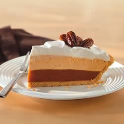 Triple-Layer Pumpkin Spice Pie Pumpkin Spice Pie, Coconut Dessert, Pumpkin Pudding, Brownie Desserts, Oreo Dessert, Pumpkin Pie Recipes, Kraft Recipes, A Piece Of Cake, Piece Of Cake