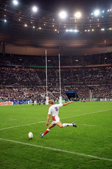 Go Jonny!  Jonny Wilkinson boots England to World Cup final Rugby Rules, Rugby Photography, Rugby Wallpaper, Jonny Wilkinson, England Rugby Players, England Rugby Team, Rugby Pictures, Six Nations Rugby, Flower Animals