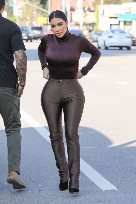 Kim Kardashian steps out in hip-hugging pants and more star snaps | Page Six Kim Kardashian Hips, Kim Kardashian Closet, Patiala Dress, Kylie Kardashian, Estilo Kim Kardashian, Khloe Kardashian Style, Kim Kardashian Hair, Estilo Kardashian, Kim Kardashian Outfits