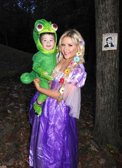 Pascal And Rapunzel, Pascal Costume, Mommy And Me Halloween Costumes, Mommy Costumes, Baby Boy Halloween Costumes, Halloween Costumes Disney, Rapunzel And Pascal, Rapunzel Costume