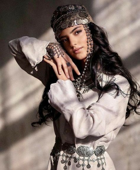 Armenian Culture Aesthetic, Armenian Traditional Clothing, Armenia Aesthetic, Arm Photo, Armenian Aesthetic, Armenian Clothing, Bohemian Headpiece, Armenian Culture, Persian Fashion