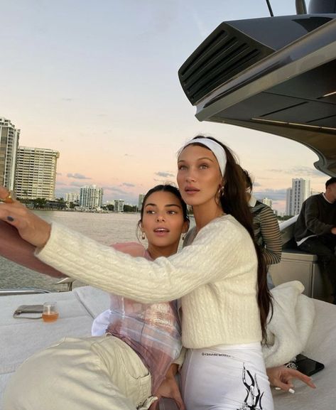 Style Kylie Jenner, Mrs Bella, Stile Kendall Jenner, Miami Girls, Kim K Style, Kardashian Kollection, Kendall Jenner Outfits, Model Aesthetic, On A Boat