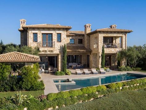 Italy House, Italian House, Casa Country, Tuscan House, Italian Home, Spanish Style Homes, Mediterranean Home, Mediterranean Homes, Stone Houses