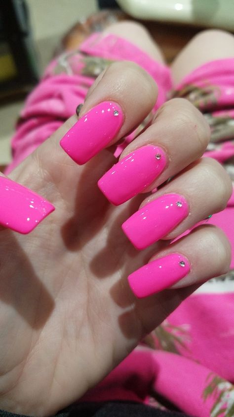 All PiNK everything! #pinknails #squarenails #diamond #bling #girlienails #summer #brightcolors #summernails #hotpink #neon #prettynails #nails Bright Pink Nails With Rhinestones, Hot Pink Birthday Nails Short, Hot Pink Nails Rhinestones, Neon Pink Beach Nails, Neon Pink Nails With Rhinestones, Hot Pink Diamond Nails, Neon Pink Nails Design Summer, Nails Fucsia Hot Pink, Neon Pink Nails With Glitter