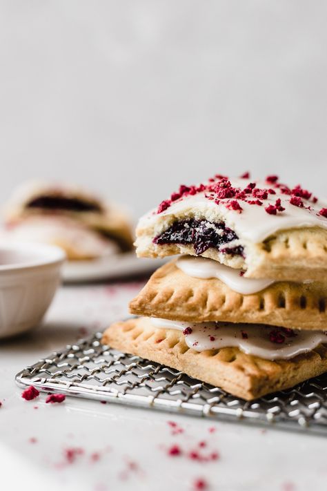 Homemade Berry Pop Tarts | Cravings Journal Berry Pop, Poptart Recipe, Pop Tart, Dried Raspberries, Food Photography Tips, Tart Recipes, Beignets, Flan, Brunch Recipes