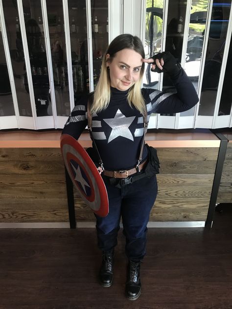 Captain America Disneybound, Female Captain America Costume, Comicon Outfit, Captain America Cosplay, Comic Con Costumes, Captain America Costume, Avengers Outfits, Man Made Island, Marvel Cosplay