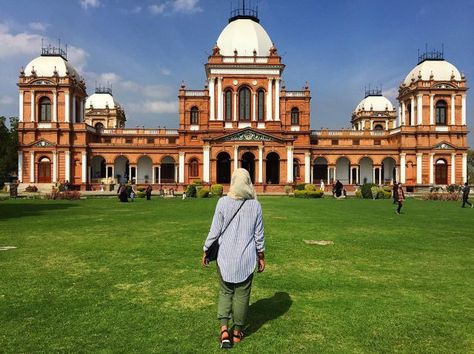 Noor Mahal Bahawalpur, Pakistani Architecture, Noor Mahal, Punjab Pakistan, Historical Buildings, Historic Buildings, Cute Wallpapers, Taj Mahal, Palace