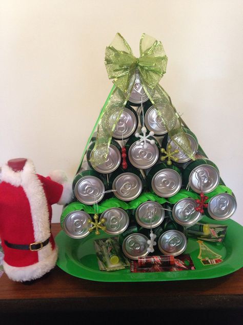 My Mountain Dew Tree Beer Gifts Christmas, Soda Can Christmas Gift Ideas, How To Wrap Beer Cans Gift Ideas, Beer Tree Christmas, Soda Can Christmas Tree, Beer Can Christmas Tree, Coworker Xmas Gifts, Christmas Treats For Gifts, Homemade Gift Baskets