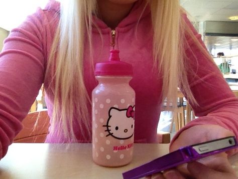 ✦⊱ɛʂɬཞɛƖƖą⊰✦ Hot Pink Hello Kitty, Hello Kitty Cup, Fall Baddie, Pink Hello Kitty, In Hot, Pretty In Pink, Reusable Water Bottle, Water Bottles, Hot Pink