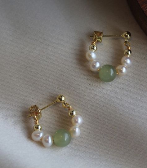 قلادات متدلية, Diy Earrings Easy, Earring Pearl, Surf Jewelry, Handmade Jewelry Tutorials, Jade Earrings, Handmade Wire Jewelry, Pearl Hoop Earrings, Earring Posts