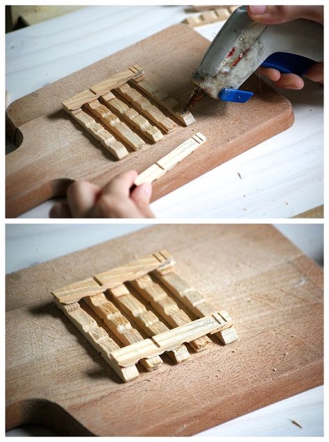 DIY Pallet Coasters | Pallet Tutorial Coasters | Patriotic Red White Blue Decor | Summer Party Patio Deck | Six Clever Sisters | Make these cute mini pallet coasters with just some clothespins, glue, and paint! Red White Blue Decor, Emoji Diy, Mini Pallet Coasters, Red White Blue Decorations, Wooden Clothespin Crafts, Pallet Coasters, Clothespin Art, Diy Locker, Clothespin Crafts