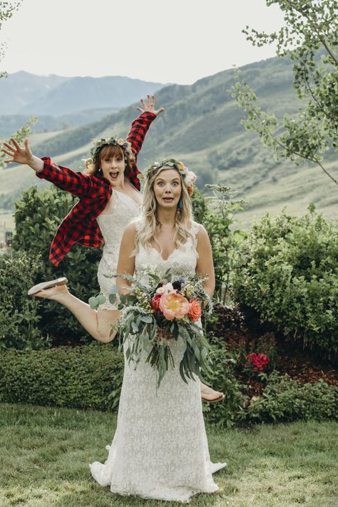 Sister Wedding Pictures, Goddess Bride, Crested Butte Wedding, Wedding Photography List, Bridesmaid Photoshoot, Bride Pictures, Household Plants, Wedding Picture Poses, Bridesmaids Photos