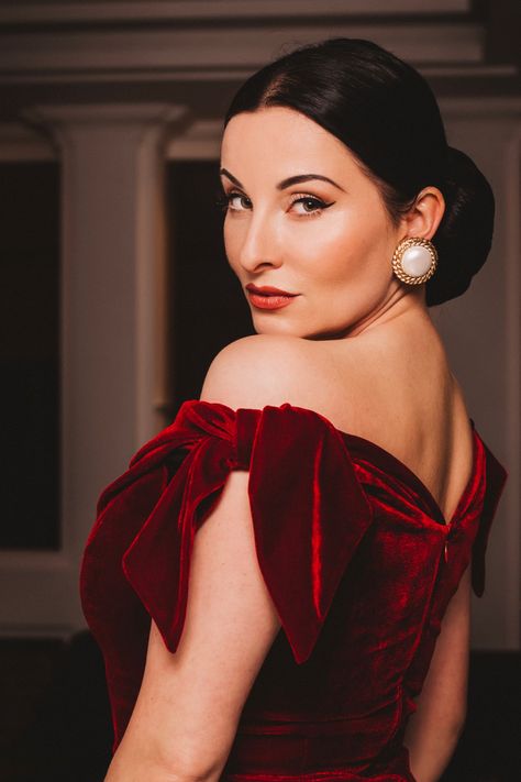 Old Hollywood Glam Red Dress, Red Old Hollywood Aesthetic, Pretty Woman Red Dress, Ava Elderwood, Old Hollywood Glamour Redhead, Dita Von Teese Makeup, Dita Von Teese Red Dress, Cigars And Women, Dita Von Teese