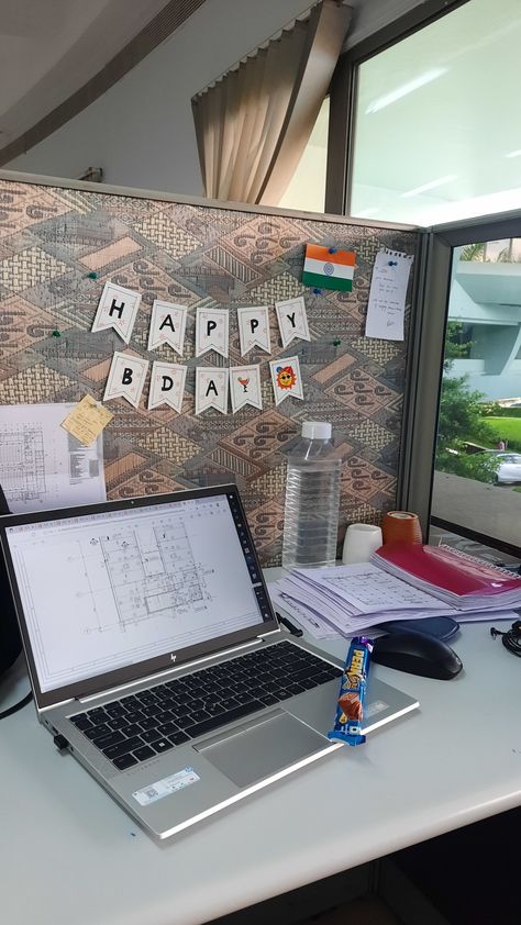 Birthday Decoration Items, Birthday Decoration Ideas, Office Birthday, Decoration Birthday, Office Desktop, Birthday Decoration, Study Table, Birthday Decor, Office Table