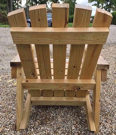 The 2x4 DIY Adirondack Bench - Perfect Seating For Two! Adirondack Backyard, Diy Adirondack Chair, Garden Diy Furniture, Adirondack Chairs Diy, Rustic Outdoor Furniture, Adirondack Chair Plans, Adirondack Furniture, Wooden Adirondack Chairs, Outdoor Furniture Plans