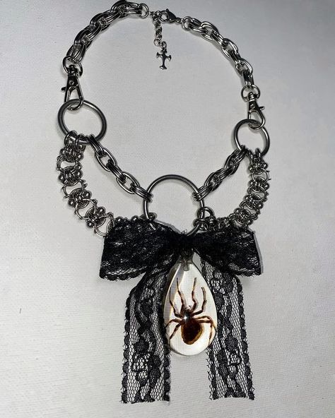 All Posts • Instagram Queen Of The Ring, Jump Ring Jewelry, Chain Maille Jewelry, Handmade Wire Jewelry, Chain Mail, A Necklace, Now Open, Gothic Jewelry, Dream Jewelry