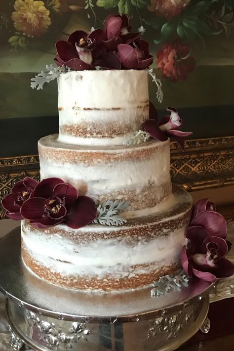 Plum Colored Wedding Cakes, Deep Purple Wedding Cake, Moody Purple Wedding Cake, Plum Wedding Cake Ideas, Plum Wedding Cake, Deep Purple Wedding, Dark Purple Wedding, Purple White Wedding, Orange Wedding Cake