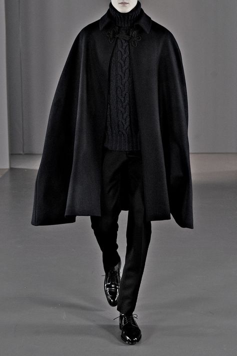 Gothic Fashion Men, Mens Cape, Mode Casual, Men Style Tips, Dark Fashion, Classic Outfits, Vogue Paris, Cloak, Costume Design