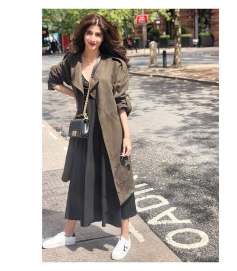 Urwa Hocane, Farhan Saeed, Mawra Hocane, Cardboard Recycling, Pakistan Street Style, Quinceanera Photography, Cotton Saree Designs, Pakistani Fashion Casual, Pakistani Celebrities