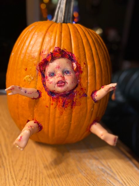 Pumpkin Carving Ideas Silly, Halloween Dyne, Pumpkin Carving Contest Ideas, Crazy Pumpkin Carving Ideas, Funny Jackolantern, Pumpkin Carving Funny, Pumpkin Contest Ideas, Silly Pumpkins, Pumpkin Carving Ideas Funny